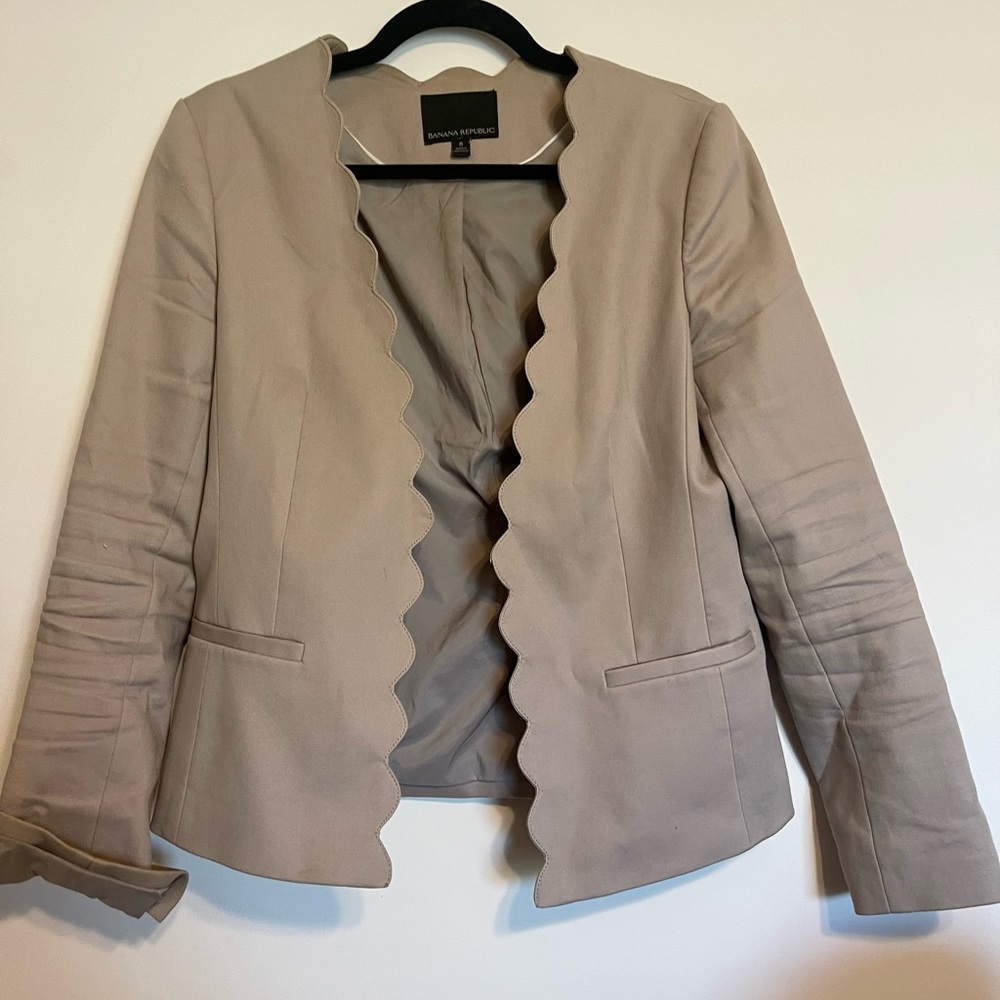 Banana Republic tan scalloped blazer - 8